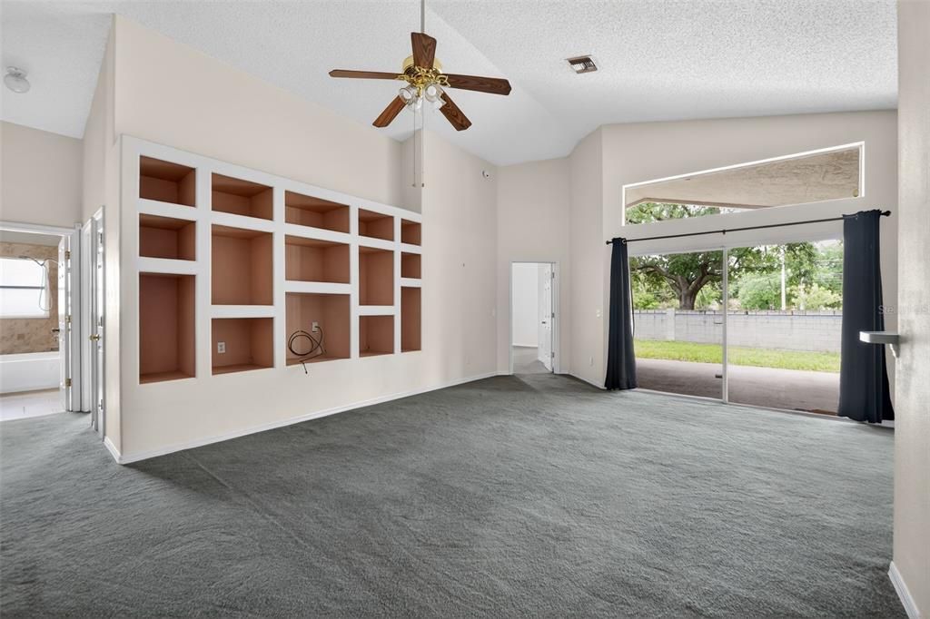 For Sale: $399,900 (4 beds, 2 baths, 1979 Square Feet)