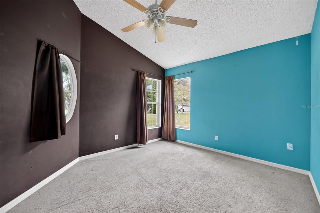 For Sale: $399,900 (4 beds, 2 baths, 1979 Square Feet)