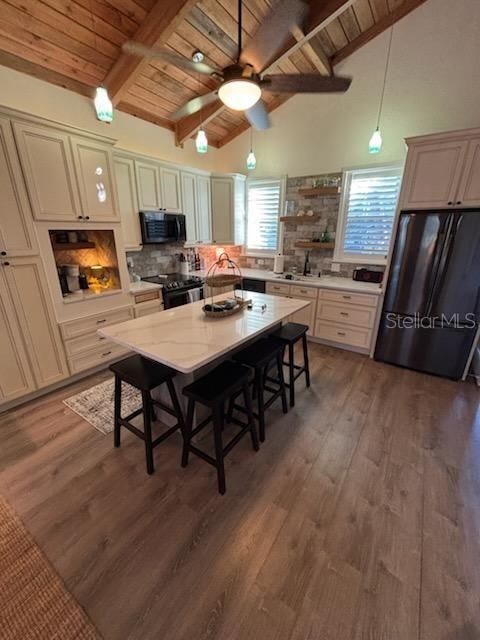 For Rent: $6,800 (2 beds, 2 baths, 1064 Square Feet)