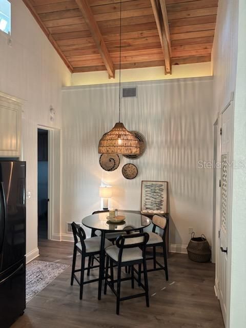 For Rent: $6,800 (2 beds, 2 baths, 1064 Square Feet)