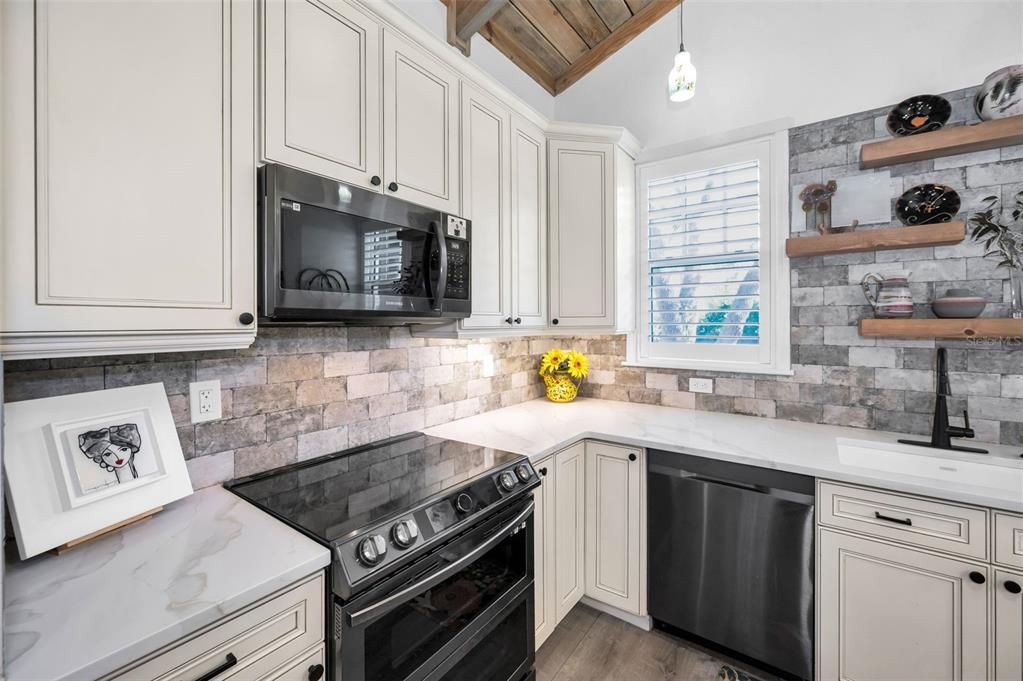 For Rent: $6,800 (2 beds, 2 baths, 1064 Square Feet)