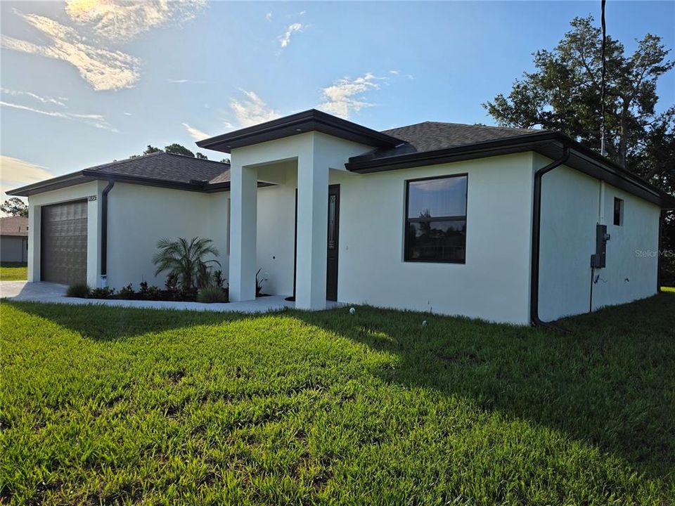 For Sale: $397,000 (3 beds, 2 baths, 1703 Square Feet)