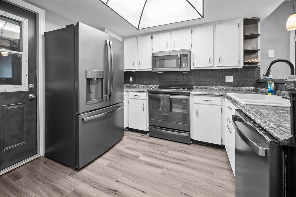 For Sale: $385,000 (3 beds, 2 baths, 1308 Square Feet)
