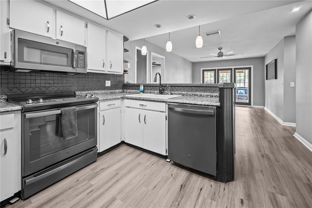For Sale: $385,000 (3 beds, 2 baths, 1308 Square Feet)