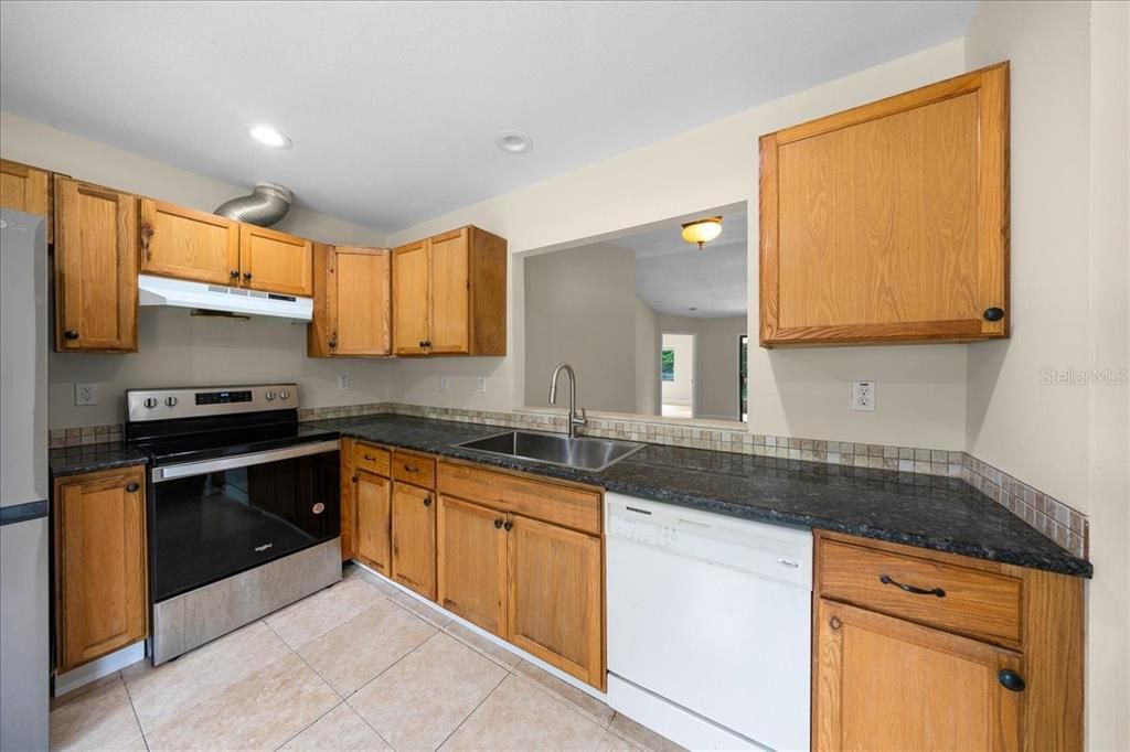 En Venta: $235,000 (3 camas, 2 baños, 1380 Pies cuadrados)
