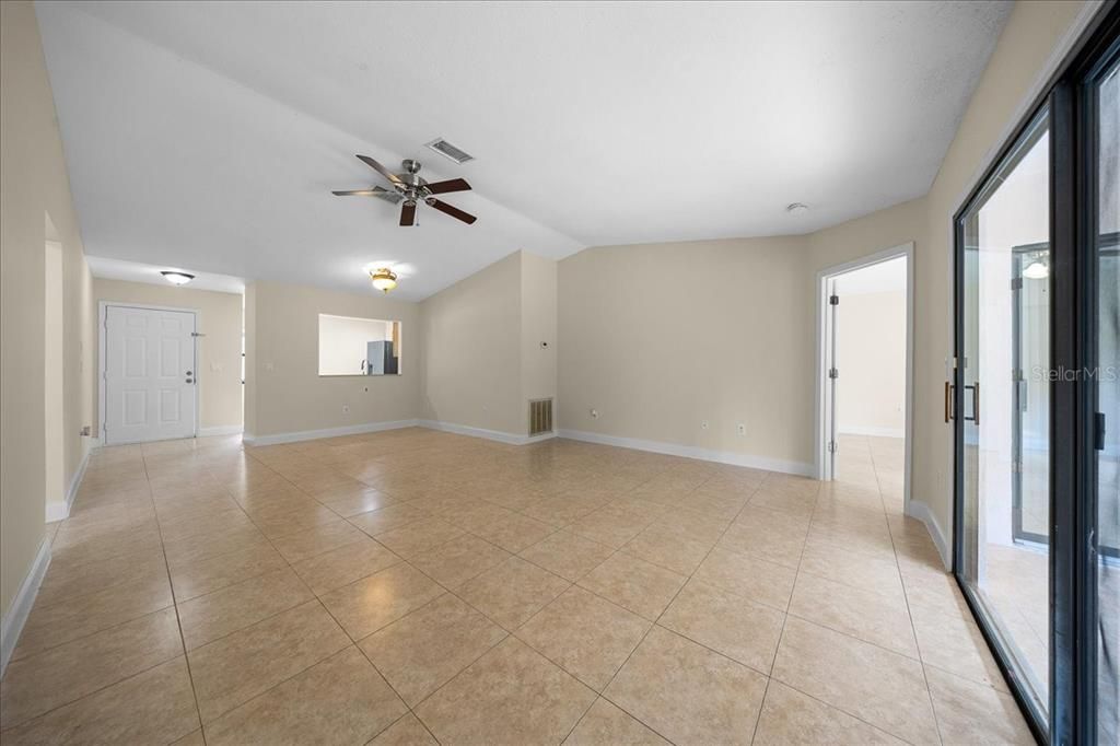 En Venta: $235,000 (3 camas, 2 baños, 1380 Pies cuadrados)