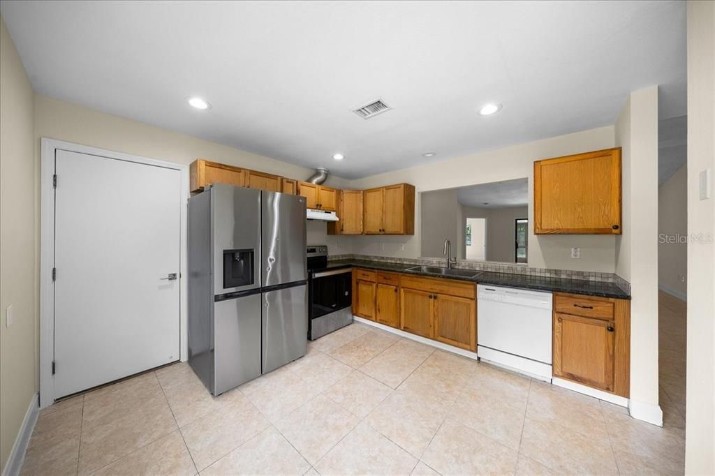 En Venta: $235,000 (3 camas, 2 baños, 1380 Pies cuadrados)