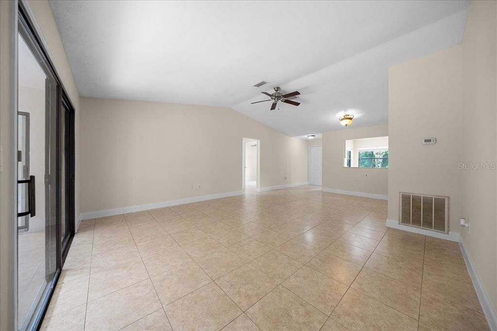 En Venta: $235,000 (3 camas, 2 baños, 1380 Pies cuadrados)