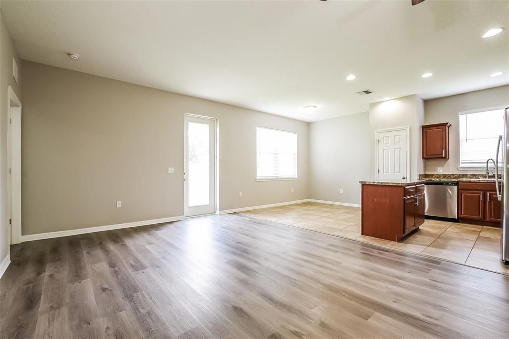 For Sale: $329,900 (3 beds, 2 baths, 1464 Square Feet)
