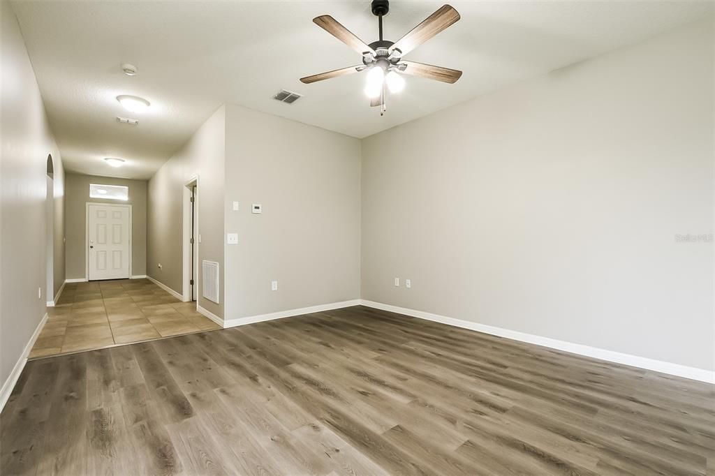 For Sale: $329,900 (3 beds, 2 baths, 1464 Square Feet)