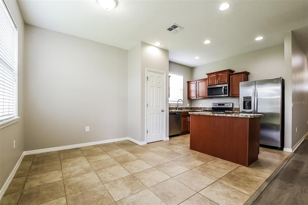 For Sale: $329,900 (3 beds, 2 baths, 1464 Square Feet)