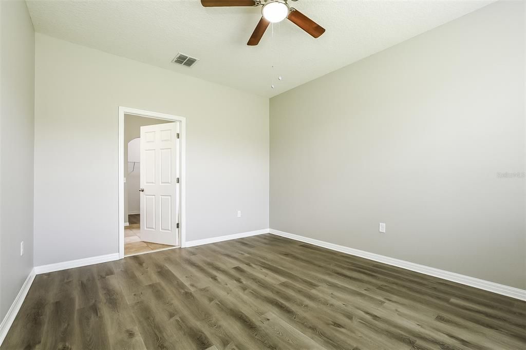 For Sale: $329,900 (3 beds, 2 baths, 1464 Square Feet)