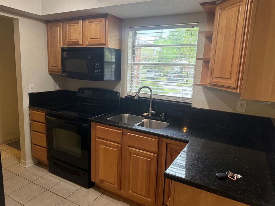 For Rent: $1,850 (2 beds, 1 baths, 804 Square Feet)