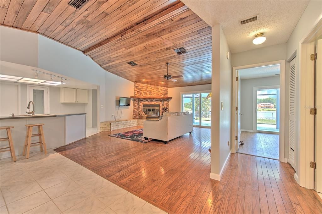 For Sale: $482,000 (3 beds, 2 baths, 1594 Square Feet)