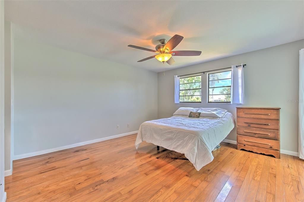 For Sale: $482,000 (3 beds, 2 baths, 1594 Square Feet)