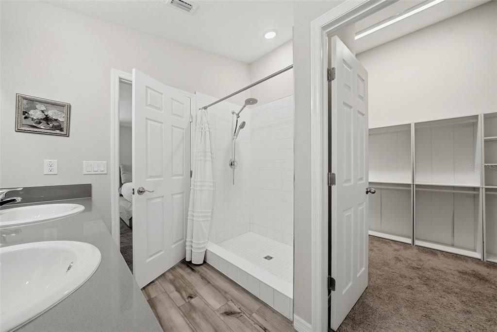For Sale: $399,999 (3 beds, 2 baths, 1615 Square Feet)