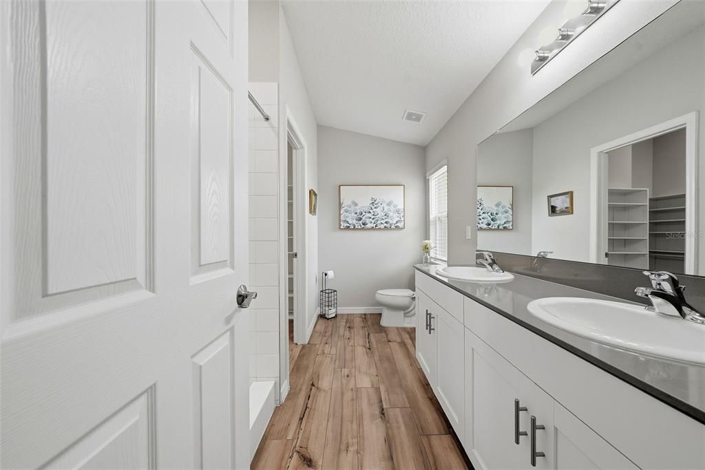 For Sale: $399,999 (3 beds, 2 baths, 1615 Square Feet)