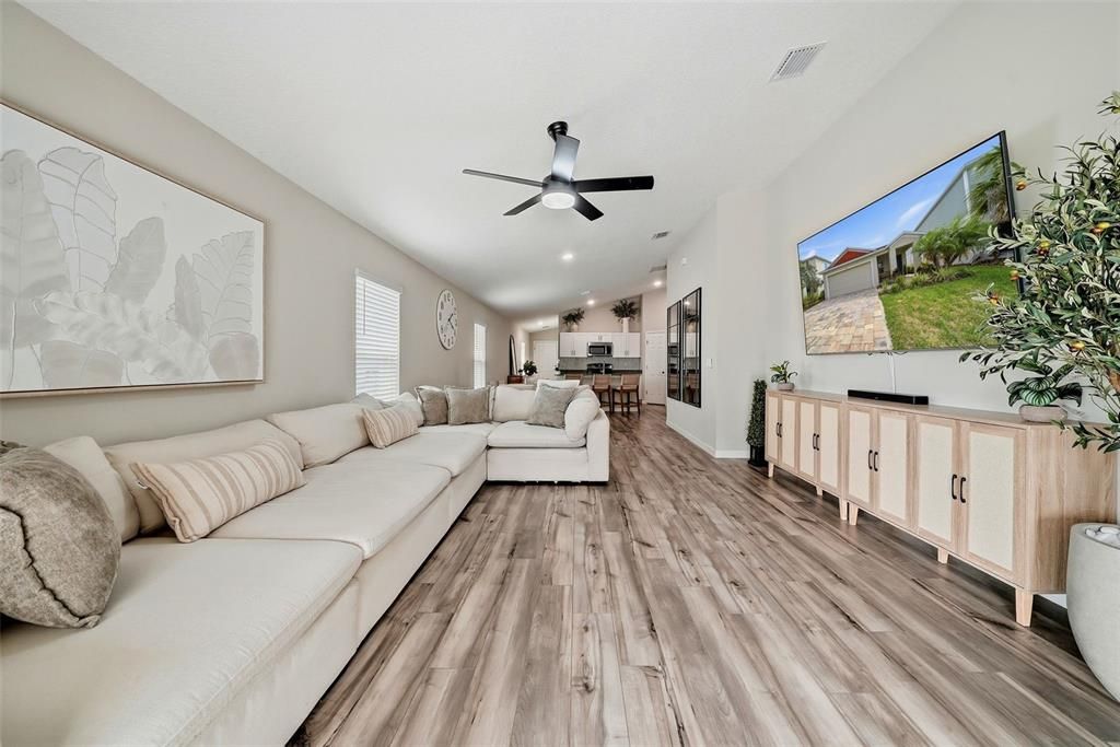 For Sale: $399,999 (3 beds, 2 baths, 1615 Square Feet)