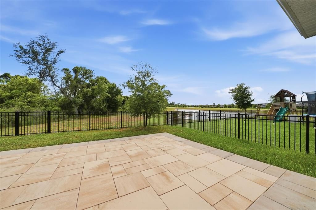 For Sale: $399,999 (3 beds, 2 baths, 1615 Square Feet)