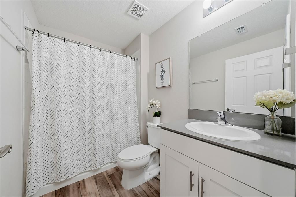 For Sale: $399,999 (3 beds, 2 baths, 1615 Square Feet)