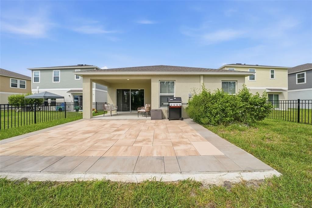 For Sale: $399,999 (3 beds, 2 baths, 1615 Square Feet)