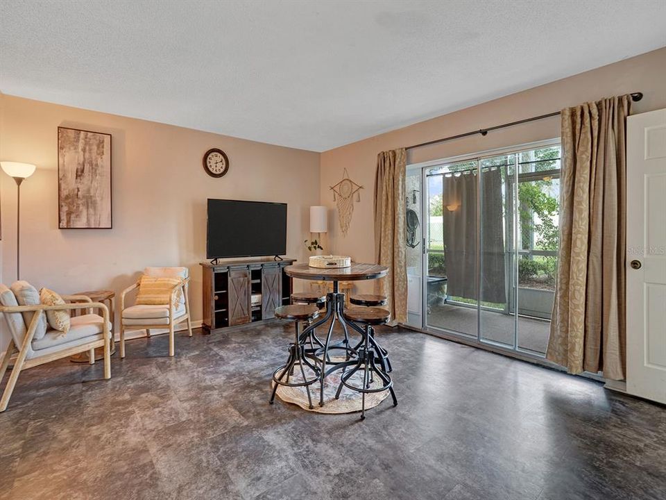 For Sale: $165,000 (3 beds, 1 baths, 922 Square Feet)
