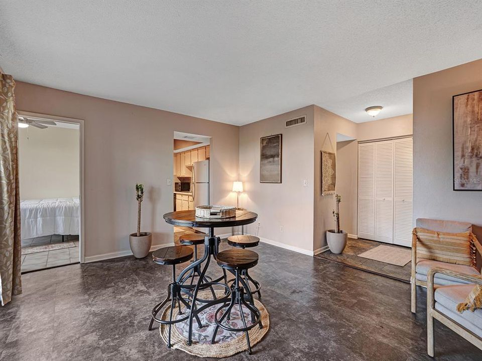 For Sale: $165,000 (3 beds, 1 baths, 922 Square Feet)