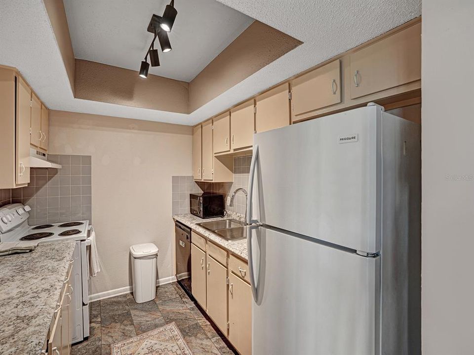 For Sale: $165,000 (3 beds, 1 baths, 922 Square Feet)