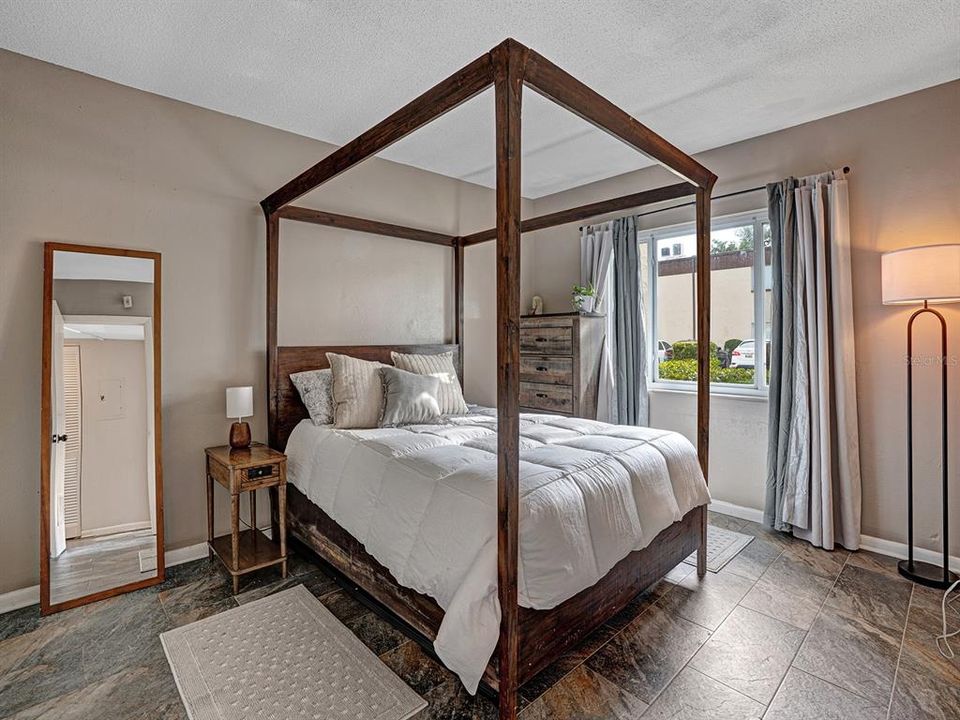 For Sale: $165,000 (3 beds, 1 baths, 922 Square Feet)