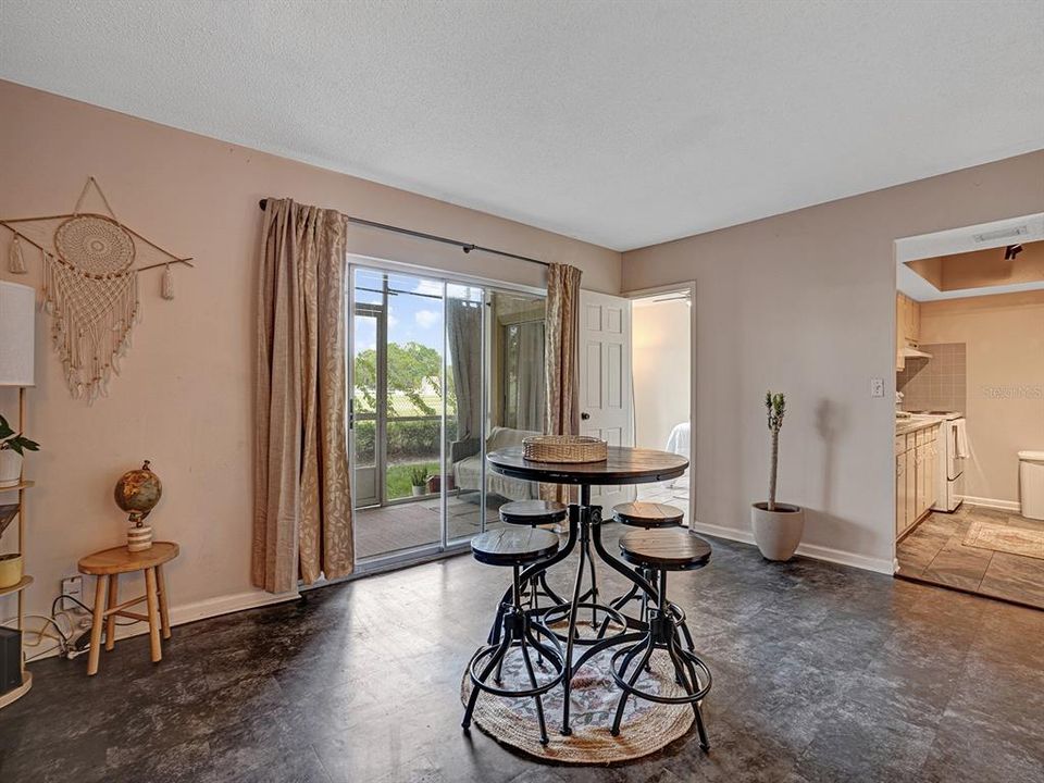 For Sale: $165,000 (3 beds, 1 baths, 922 Square Feet)