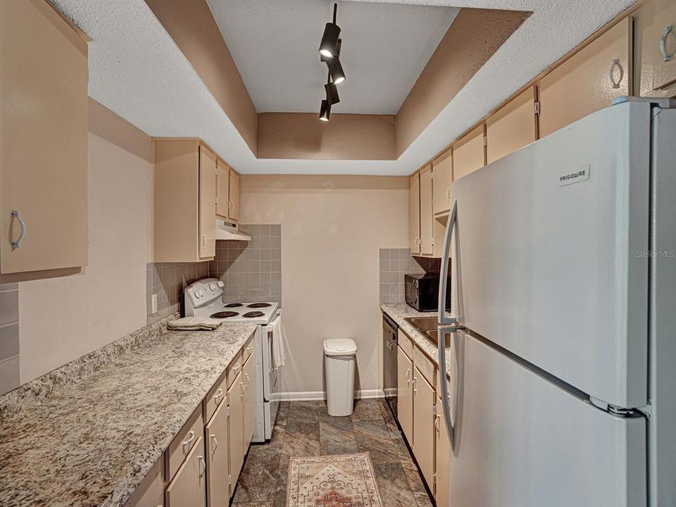 For Sale: $165,000 (3 beds, 1 baths, 922 Square Feet)