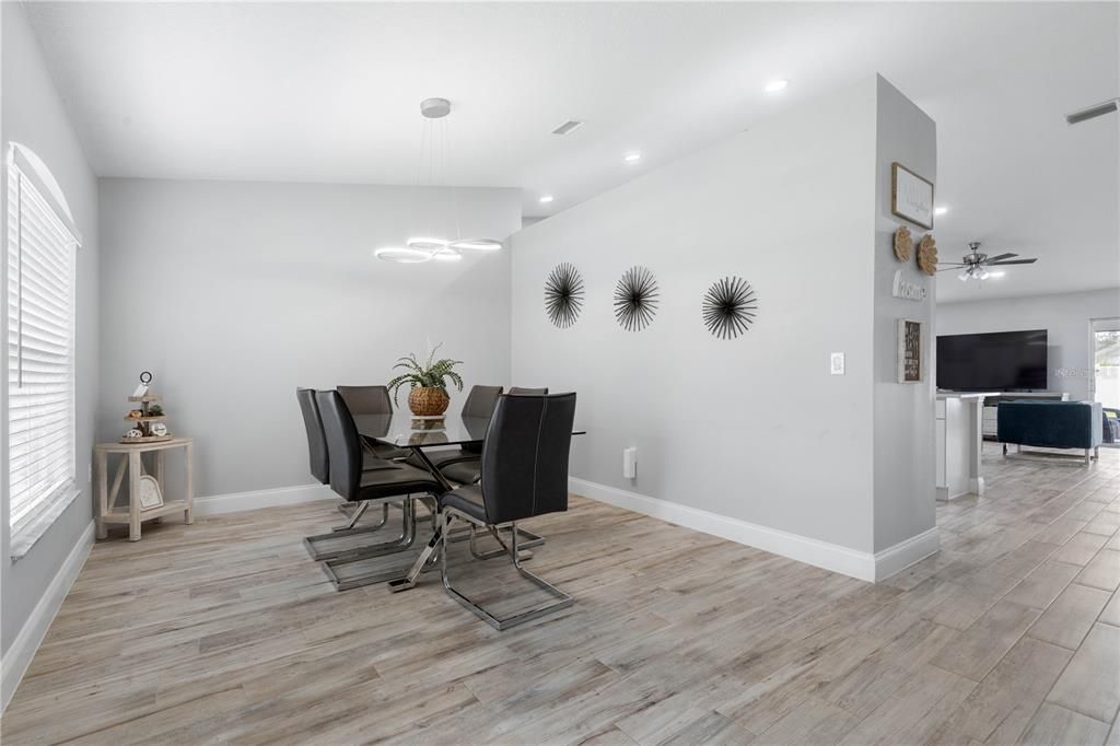 En Venta: $395,000 (3 camas, 2 baños, 2020 Pies cuadrados)