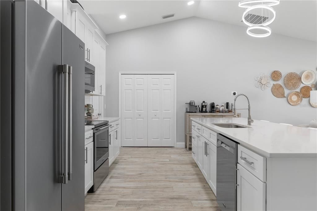 En Venta: $395,000 (3 camas, 2 baños, 2020 Pies cuadrados)