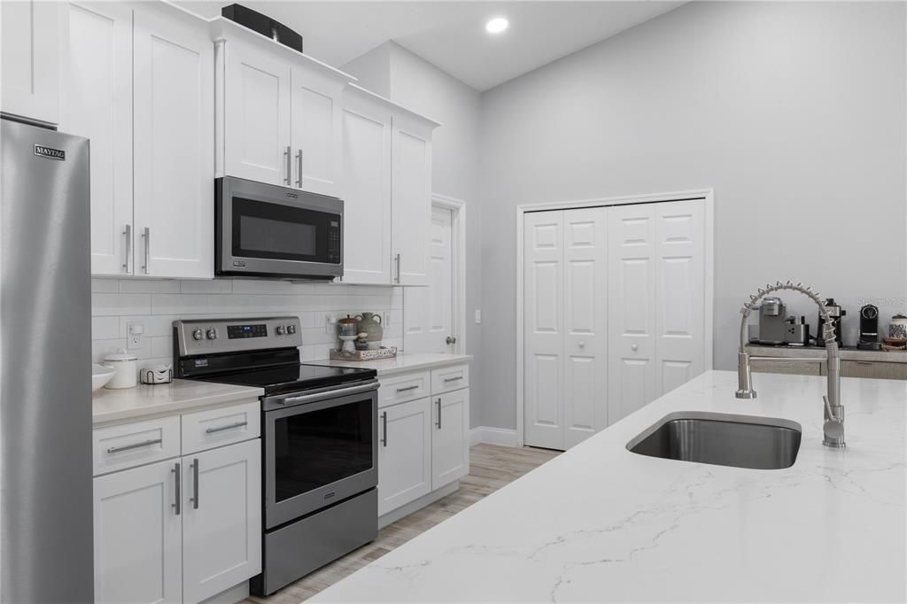 En Venta: $395,000 (3 camas, 2 baños, 2020 Pies cuadrados)