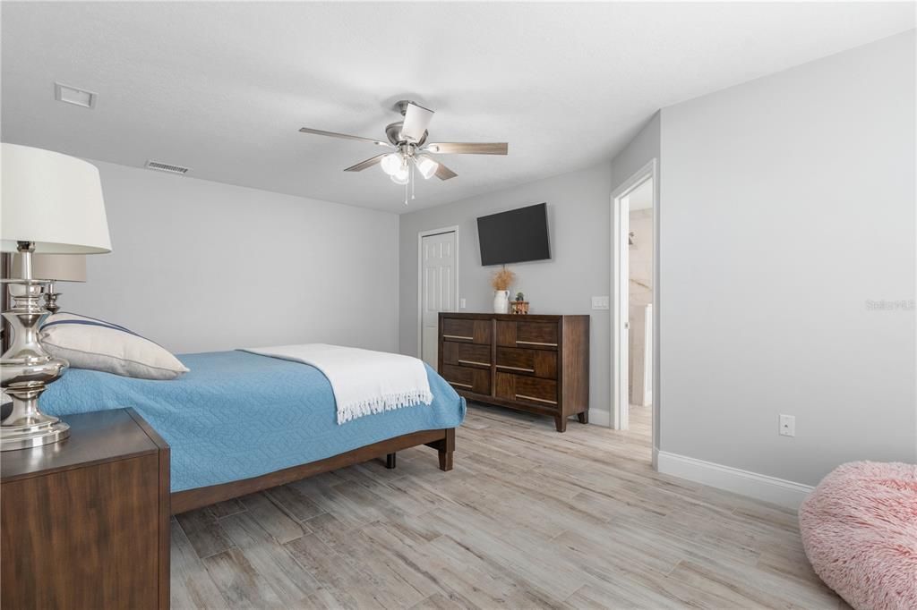 En Venta: $395,000 (3 camas, 2 baños, 2020 Pies cuadrados)