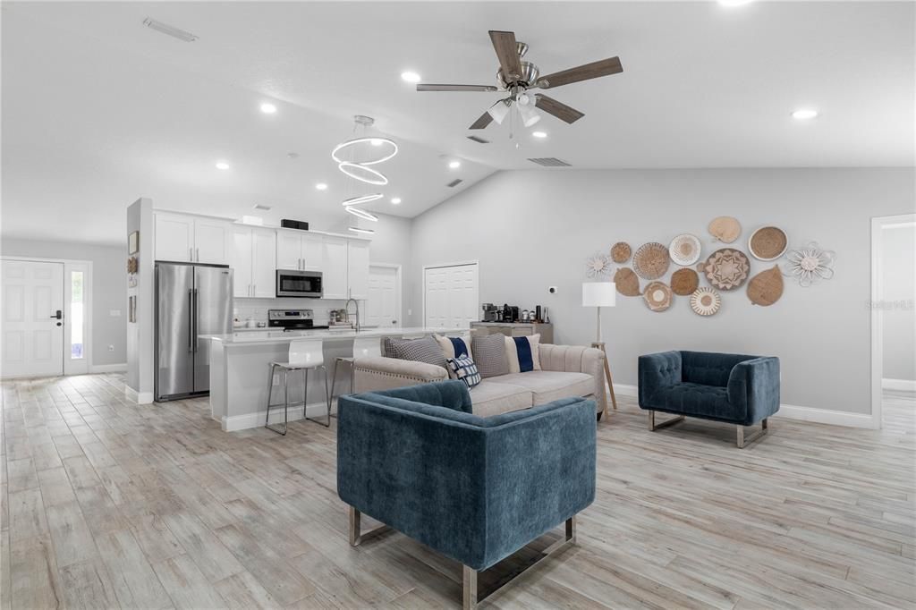 En Venta: $395,000 (3 camas, 2 baños, 2020 Pies cuadrados)