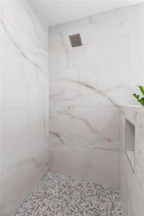 En Venta: $395,000 (3 camas, 2 baños, 2020 Pies cuadrados)
