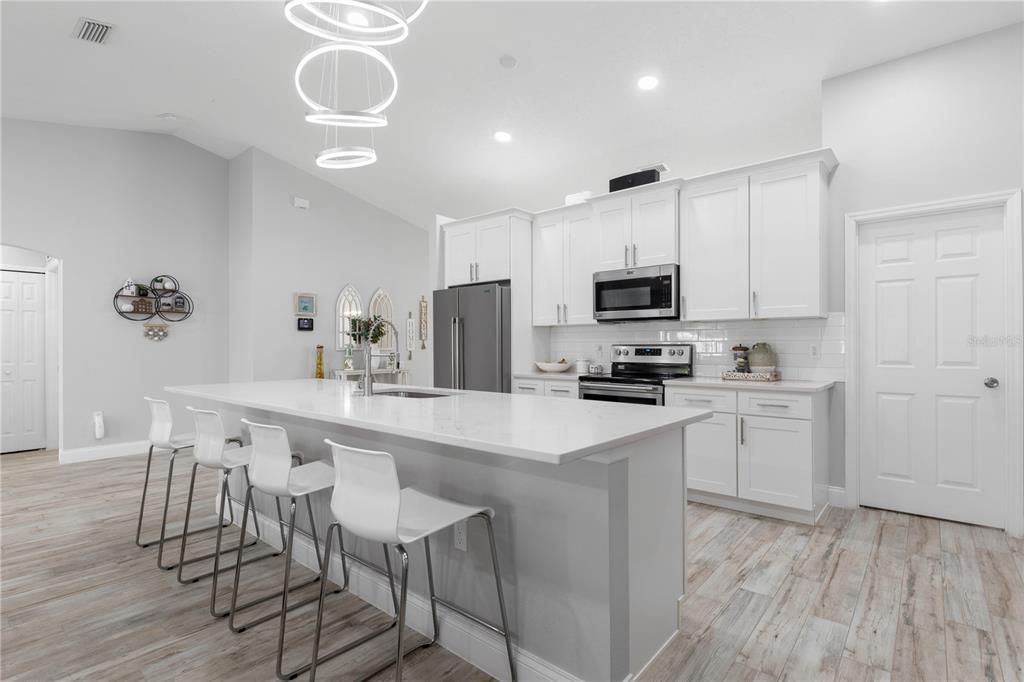 En Venta: $395,000 (3 camas, 2 baños, 2020 Pies cuadrados)
