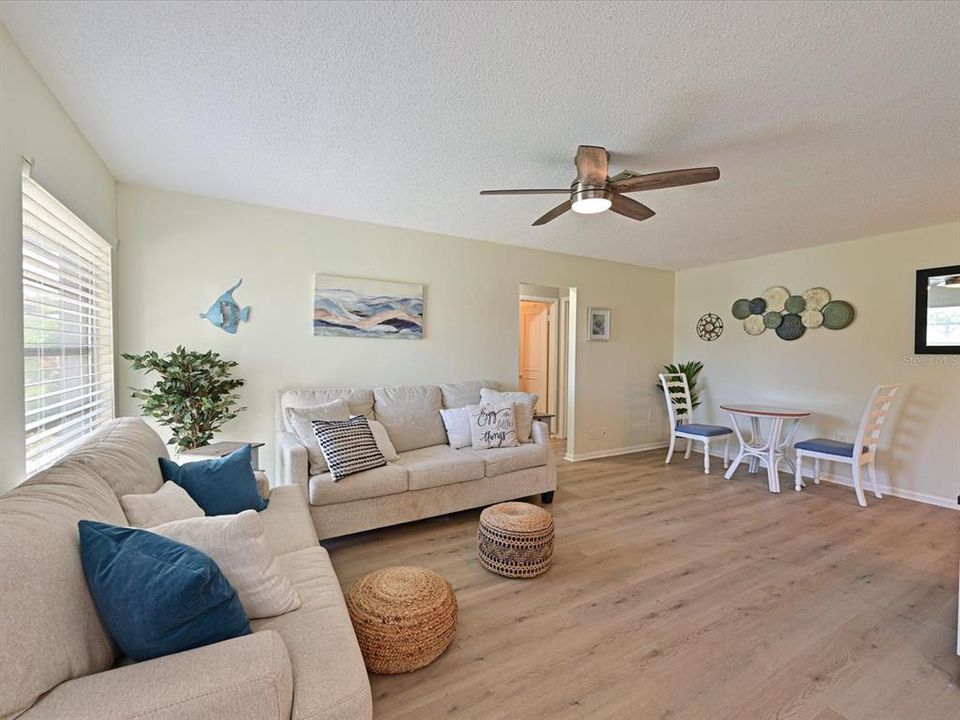 For Sale: $179,000 (2 beds, 2 baths, 1015 Square Feet)