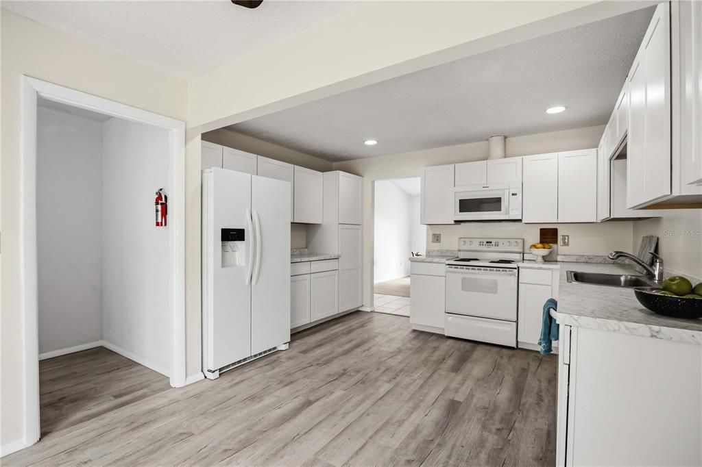 For Sale: $298,000 (2 beds, 2 baths, 1768 Square Feet)