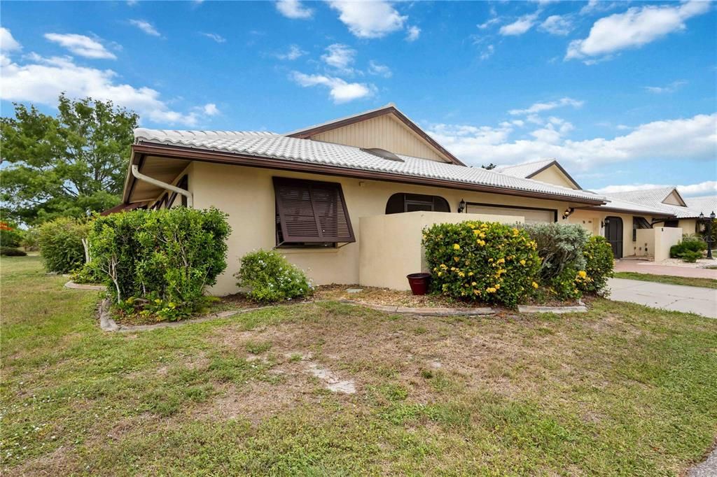 For Sale: $298,000 (2 beds, 2 baths, 1768 Square Feet)