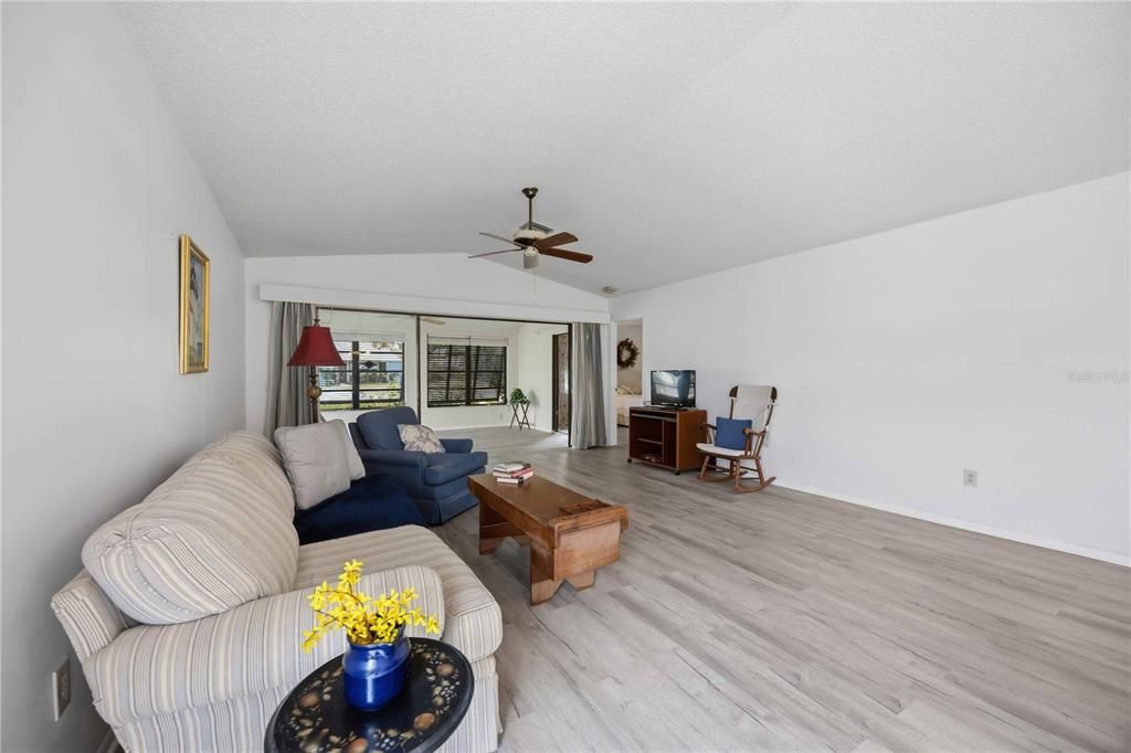 For Sale: $298,000 (2 beds, 2 baths, 1768 Square Feet)