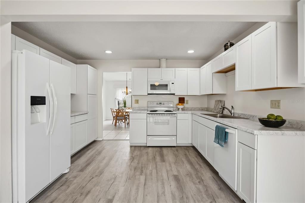 For Sale: $298,000 (2 beds, 2 baths, 1768 Square Feet)