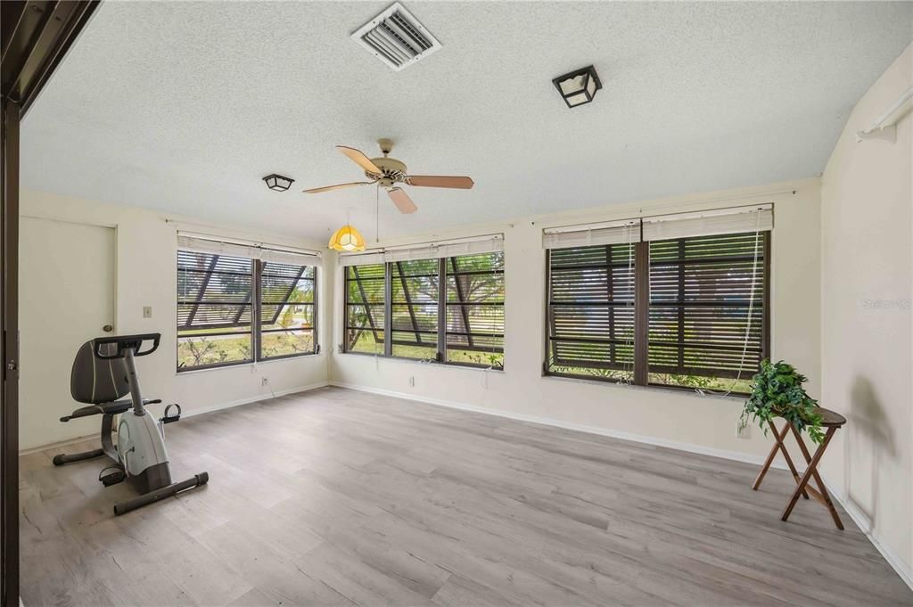 For Sale: $298,000 (2 beds, 2 baths, 1768 Square Feet)