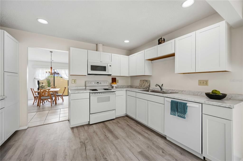 For Sale: $298,000 (2 beds, 2 baths, 1768 Square Feet)