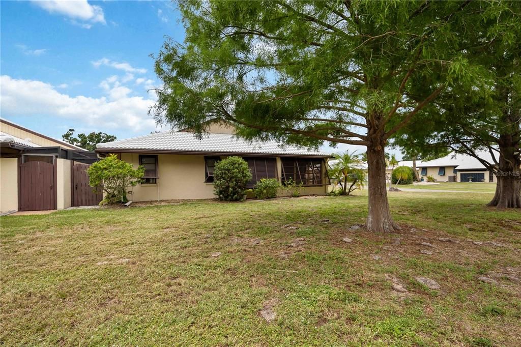 For Sale: $298,000 (2 beds, 2 baths, 1768 Square Feet)