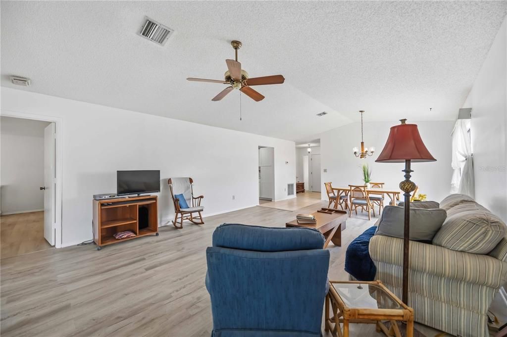 For Sale: $298,000 (2 beds, 2 baths, 1768 Square Feet)