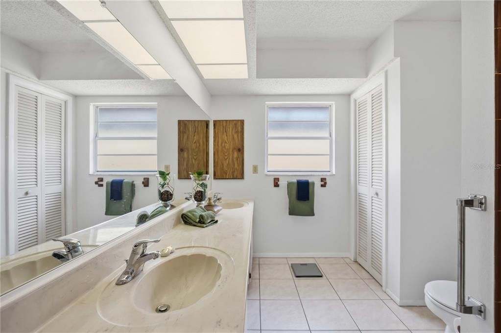For Sale: $298,000 (2 beds, 2 baths, 1768 Square Feet)