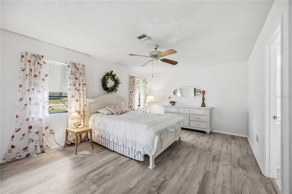For Sale: $298,000 (2 beds, 2 baths, 1768 Square Feet)
