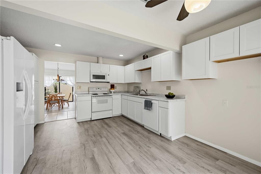 For Sale: $298,000 (2 beds, 2 baths, 1768 Square Feet)
